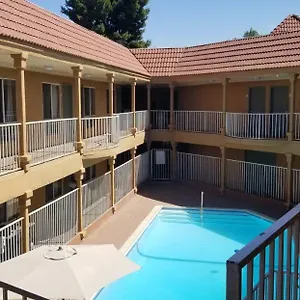 Hotel Lotus By, Ontario